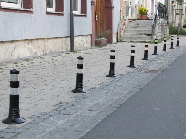 Flexipfosten® - schwarz - mit retroreflektierenden Streifen